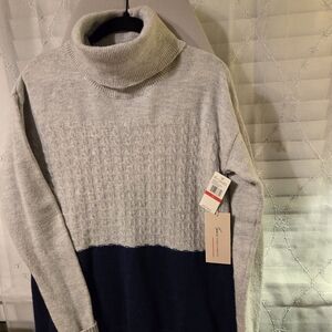 Two by Vince Camuto Gray and Navy Turtleneck Sweater
